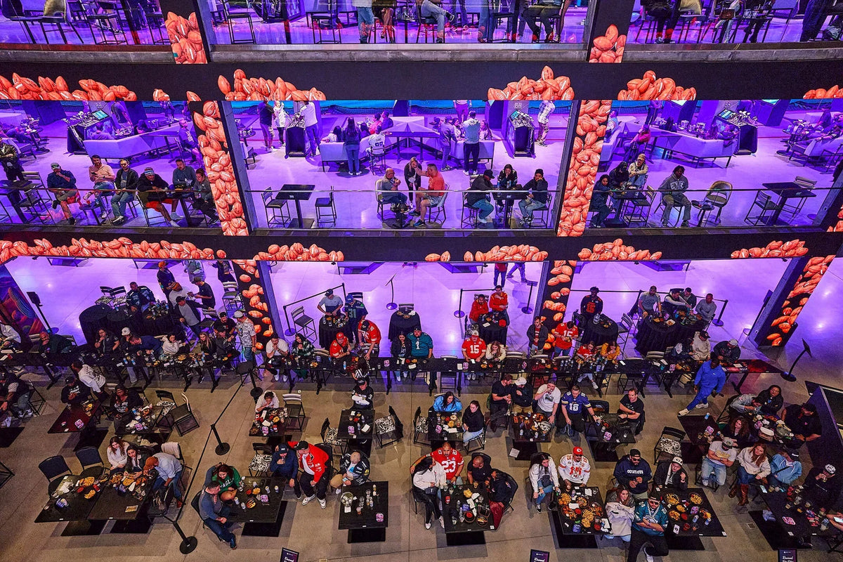 Where to Watch College Football and Get Food in Las Vegas 🎓🏈