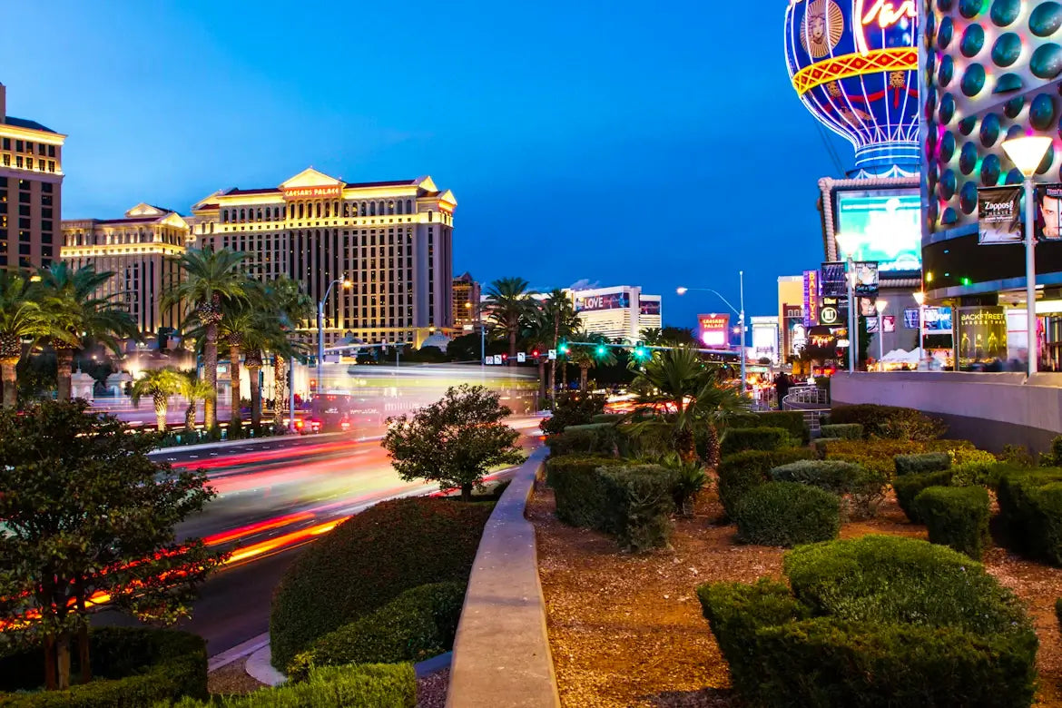 Omnia vs XS DJs: Which Las Vegas Club Delivers the Better Music Experience? πΆπ₯
