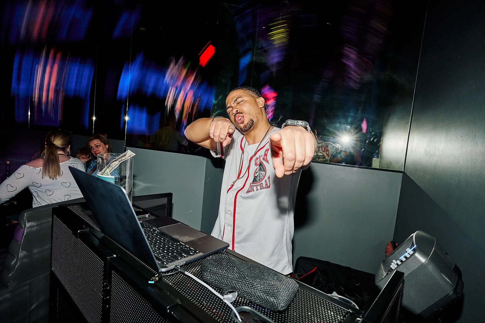 Discover the Atomic Golf Bar: The Tap Room and Bars