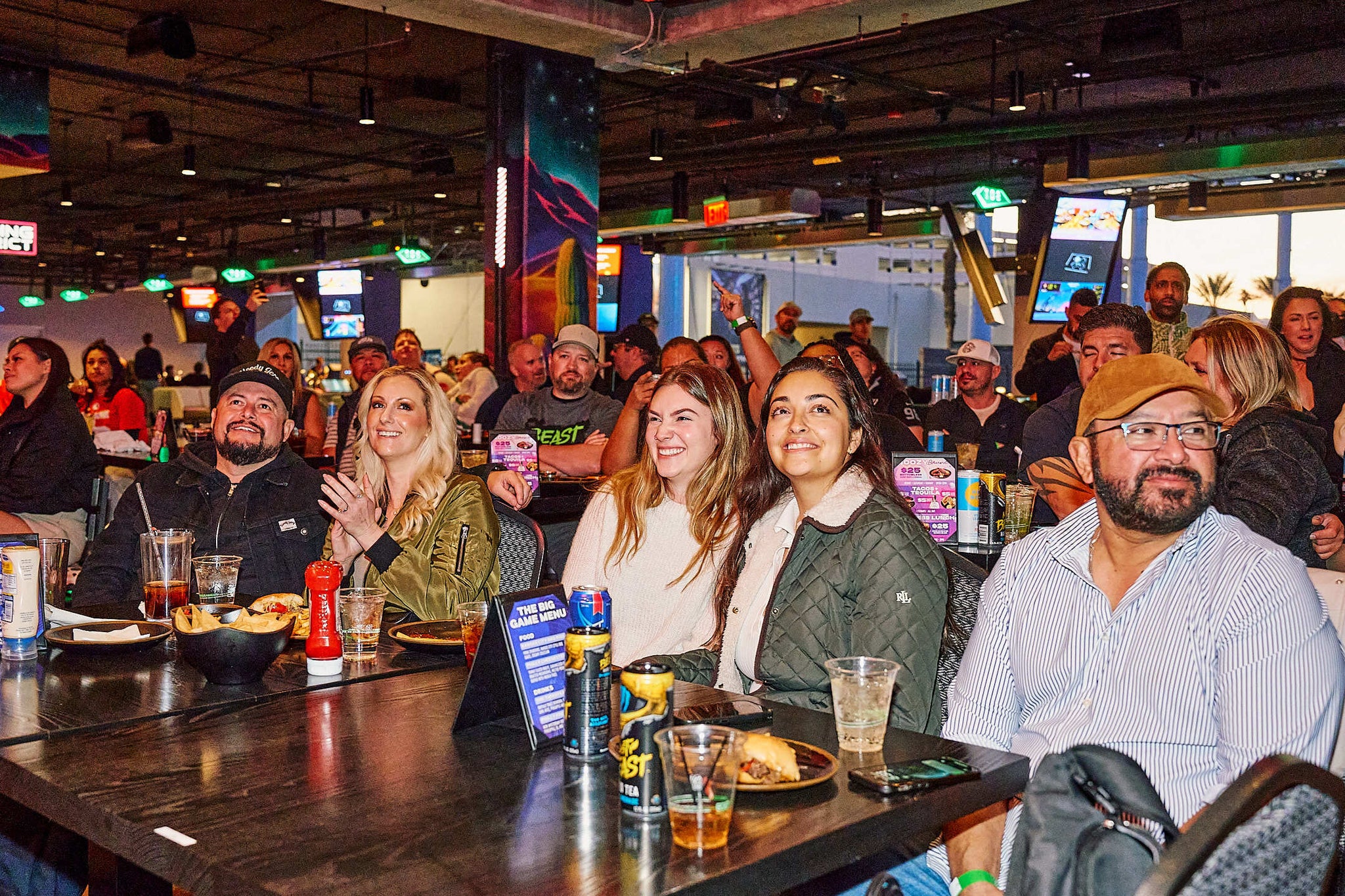 Vegas Sports Watch Party Vibes: College Hoops, DJs & Game-Day Eats 🏀🎶🍔