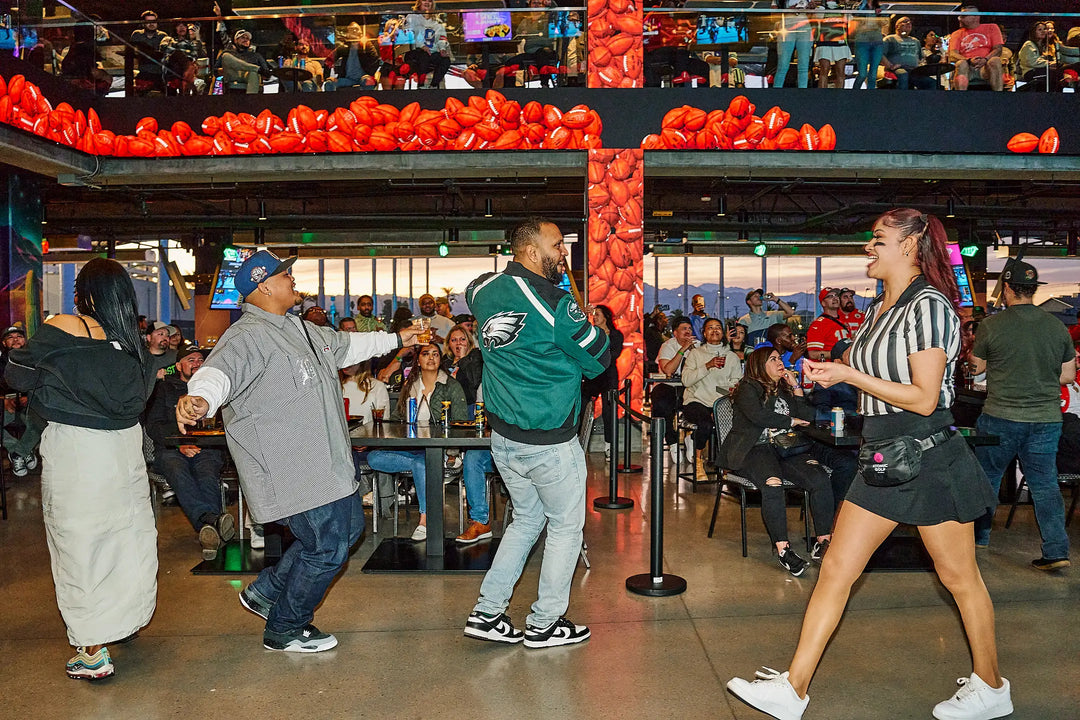 Why Summer Is One of the Best Times to Bring Groups Together in Las Vegas ☀️👨👩👧👦