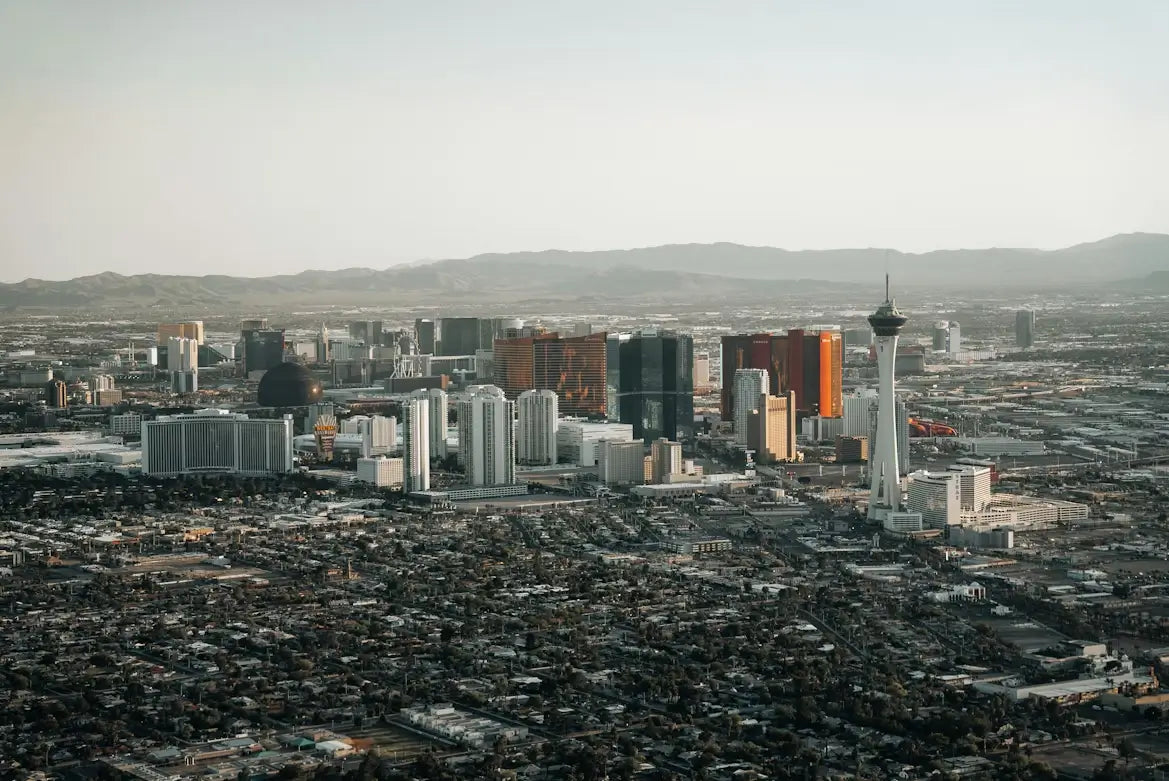 Best Nighttime Thrill Rides in Las Vegas With Strip Views 🌃