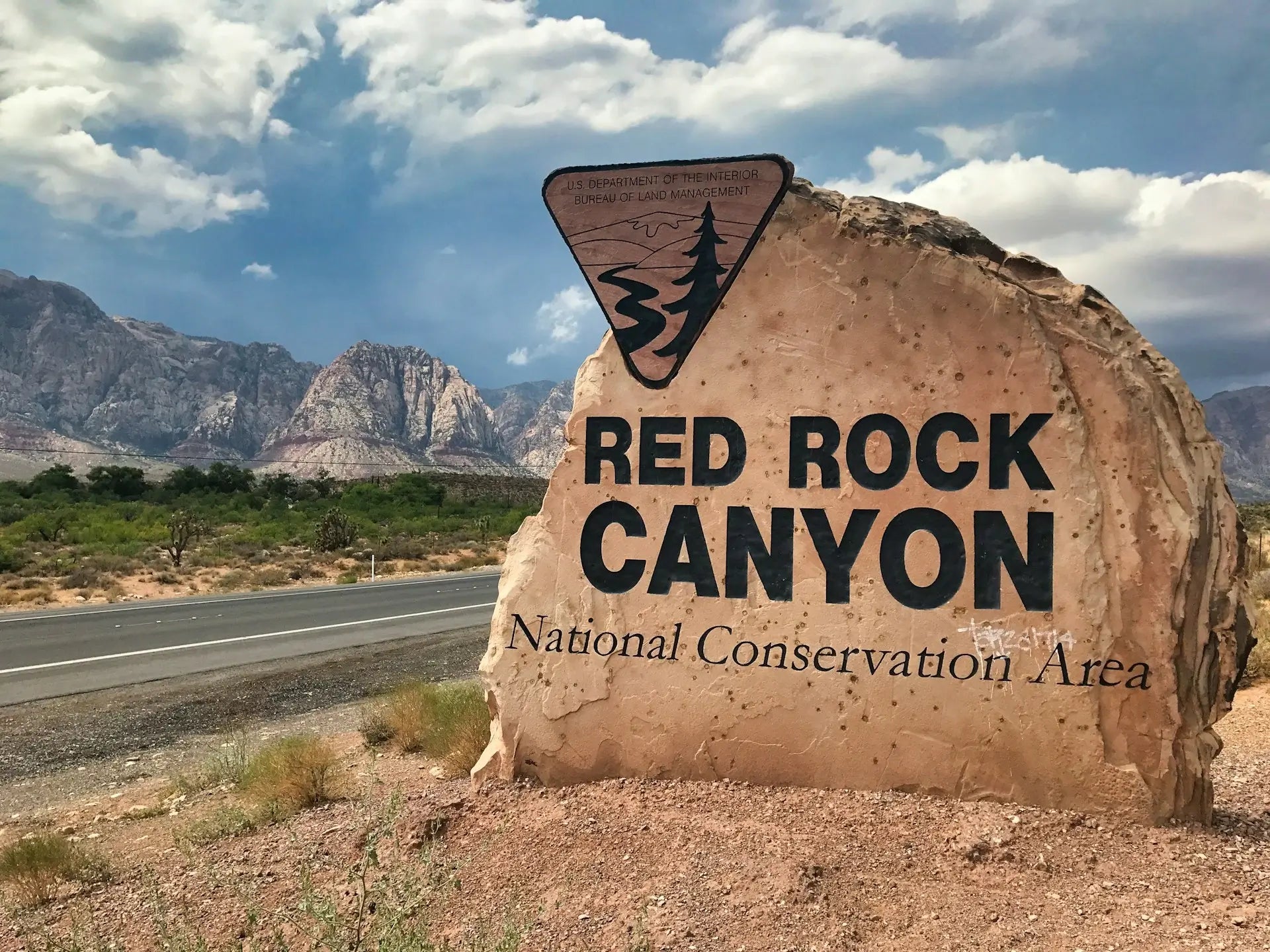 Best Places for Groups Near Red Rock Canyon: Gatherings, Activities & Dining ⛰️