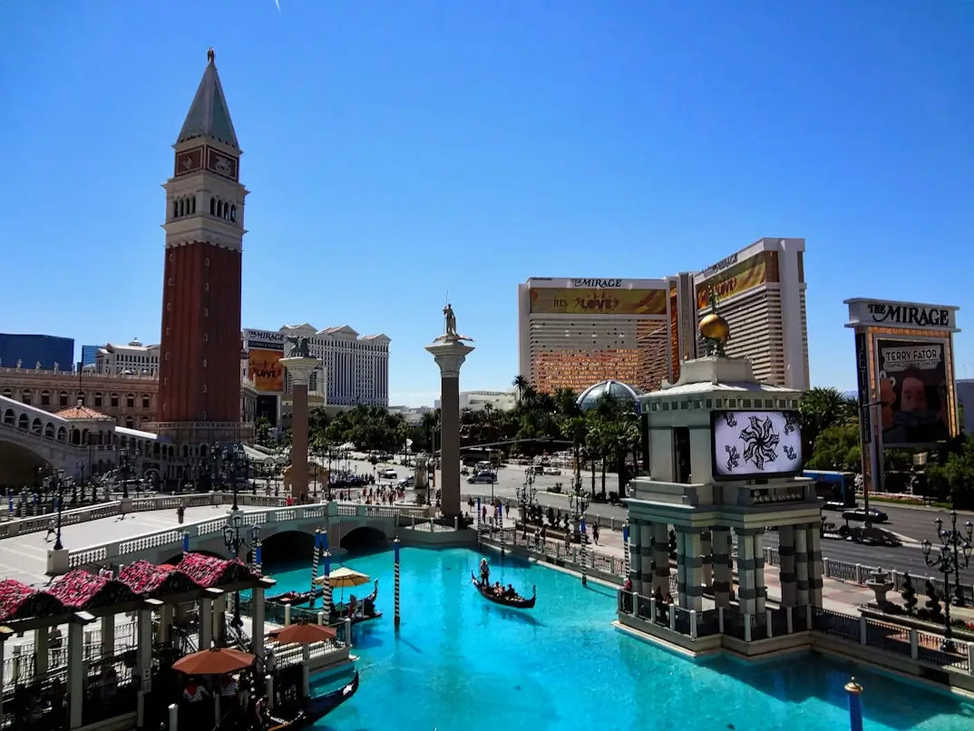 First Time in Vegas? Best Restaurants Near The Venetian to Start With 🍽️