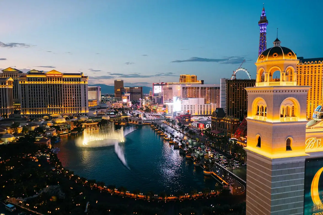 Where to Eat Near The LINQ Promenade: Vegas Favorites You Can’t Miss 🍽️