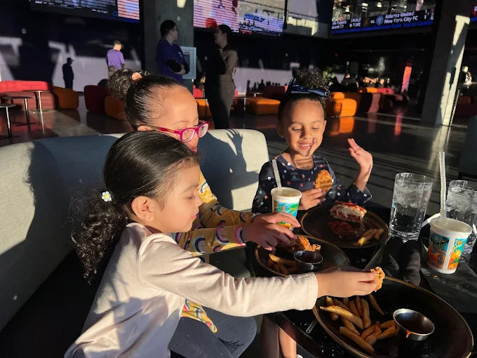 Family-Friendly Places to Eat After Red Rock Canyon (Kid-Approved!) 👨👩