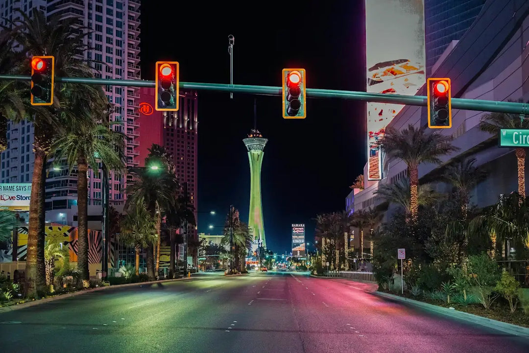 The Ultimate ‘Eat & Play’ Spots Near The LINQ Promenade 🎉🍽️
