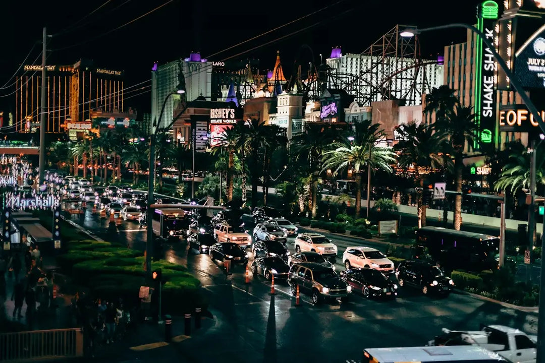 From Red Rocks to Neon Nights: Outdoor Adventures for Families in Sin City 🌄