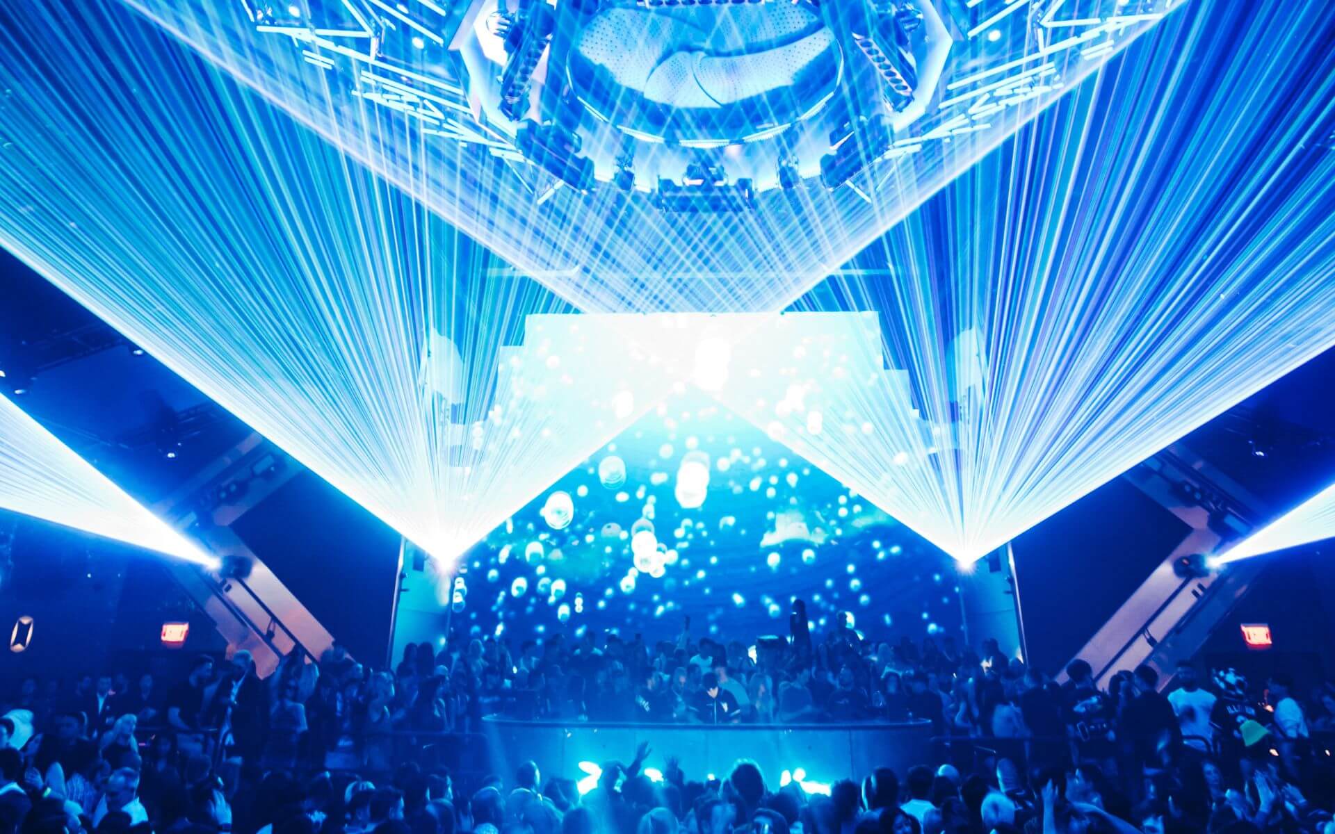 Where Groups Drink Near MGM Grand: Towers, Shareables & Spacious Bars 🎉🍹