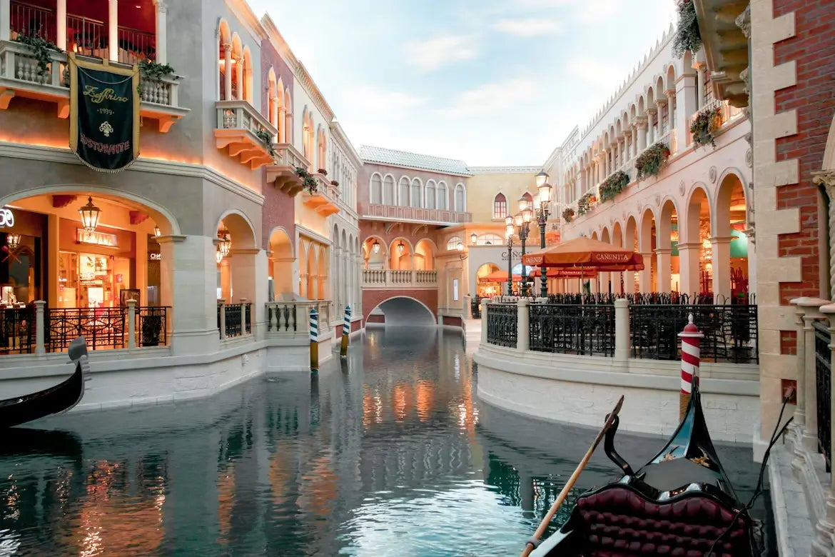 Best Casual Restaurants Near The Venetian for Laid-Back Vegas Dining 🍔🍹