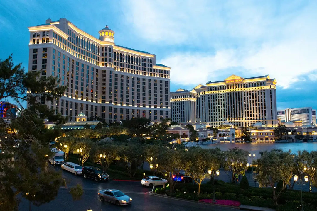 Romantic Restaurants Near Cirque du Soleil: Perfect for Date Nights in Vegas ❤️✨