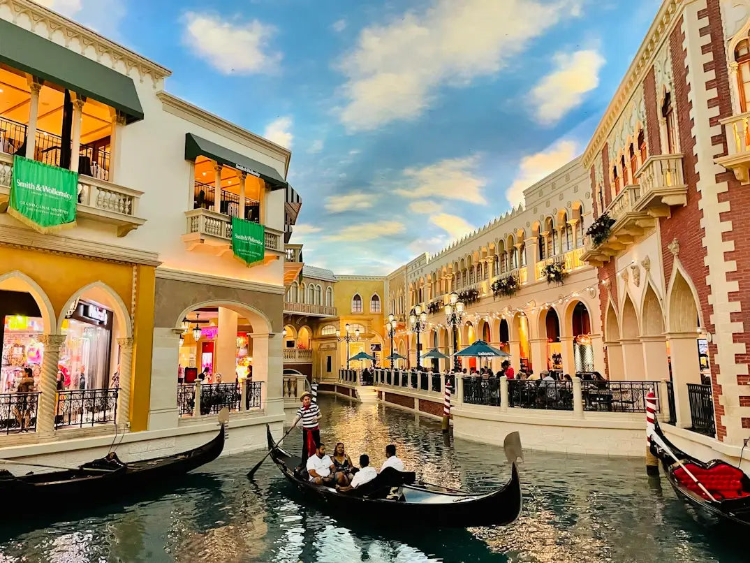 Planning a Group Trip? The Best Activities Near The Venetian for Every Group Type 🎯