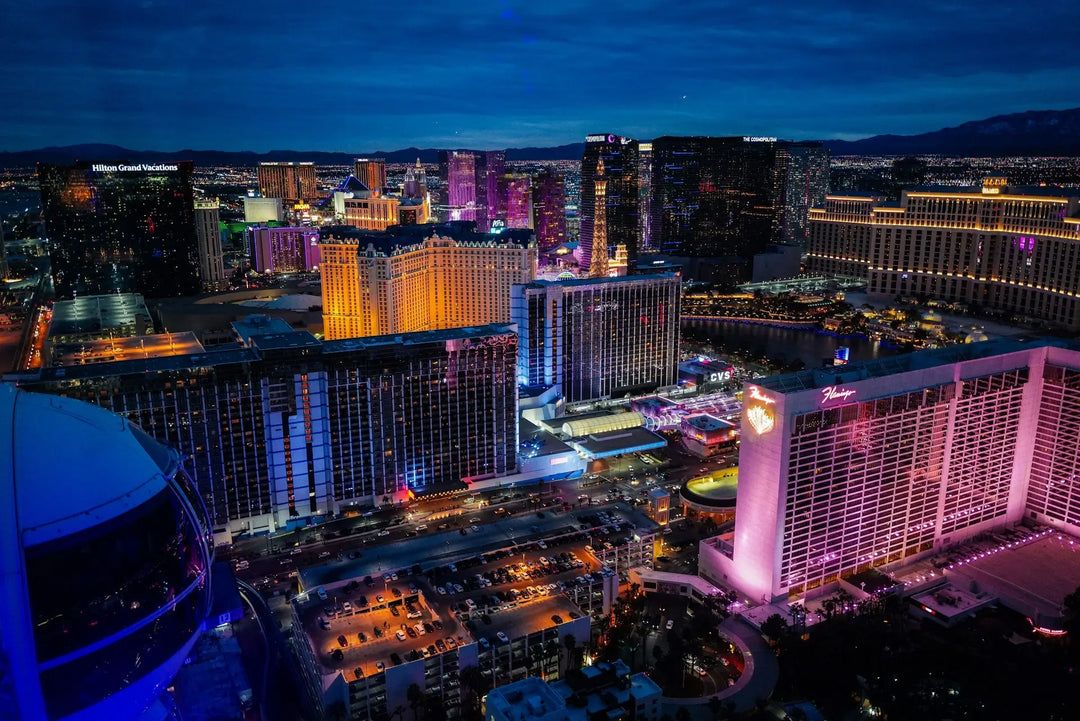 Sin City After Dark: Where to Eat, Drink & Play in Las Vegas 🍹🎶