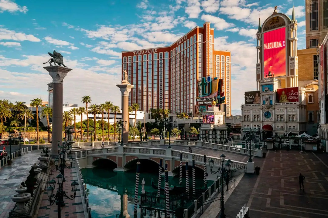 Happy Hour & Pre-Show Dining Near The Venetian 🍸🎭