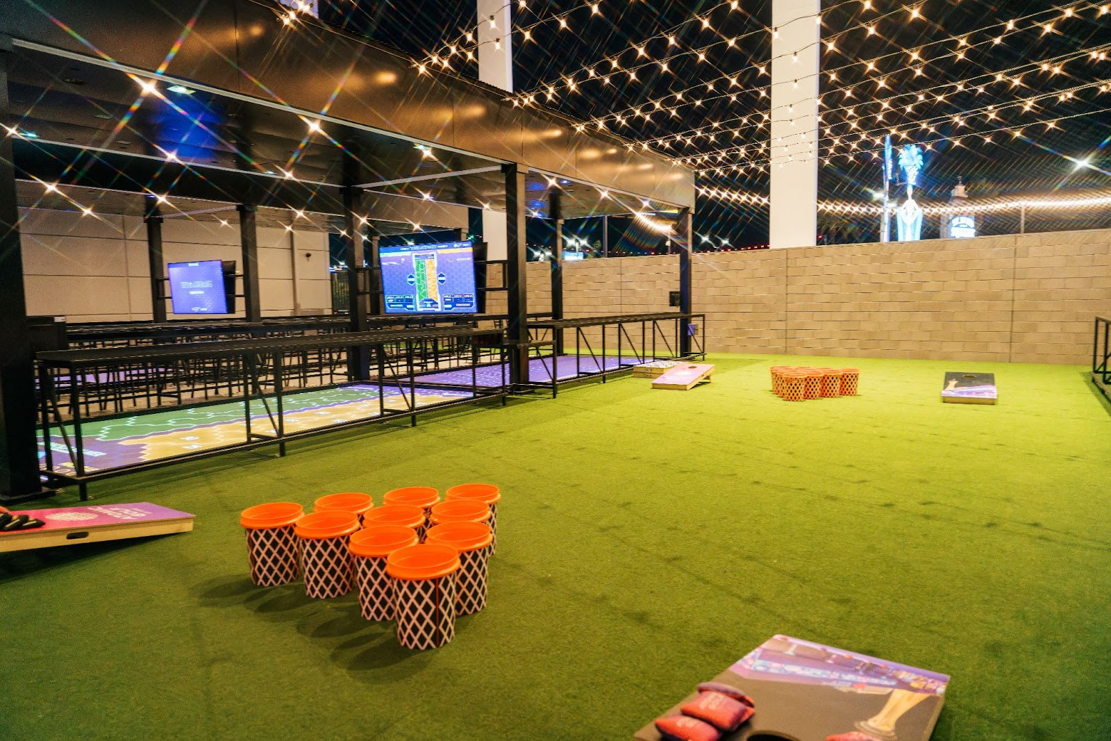 Atomic Golf, featuring modern atmosphere.