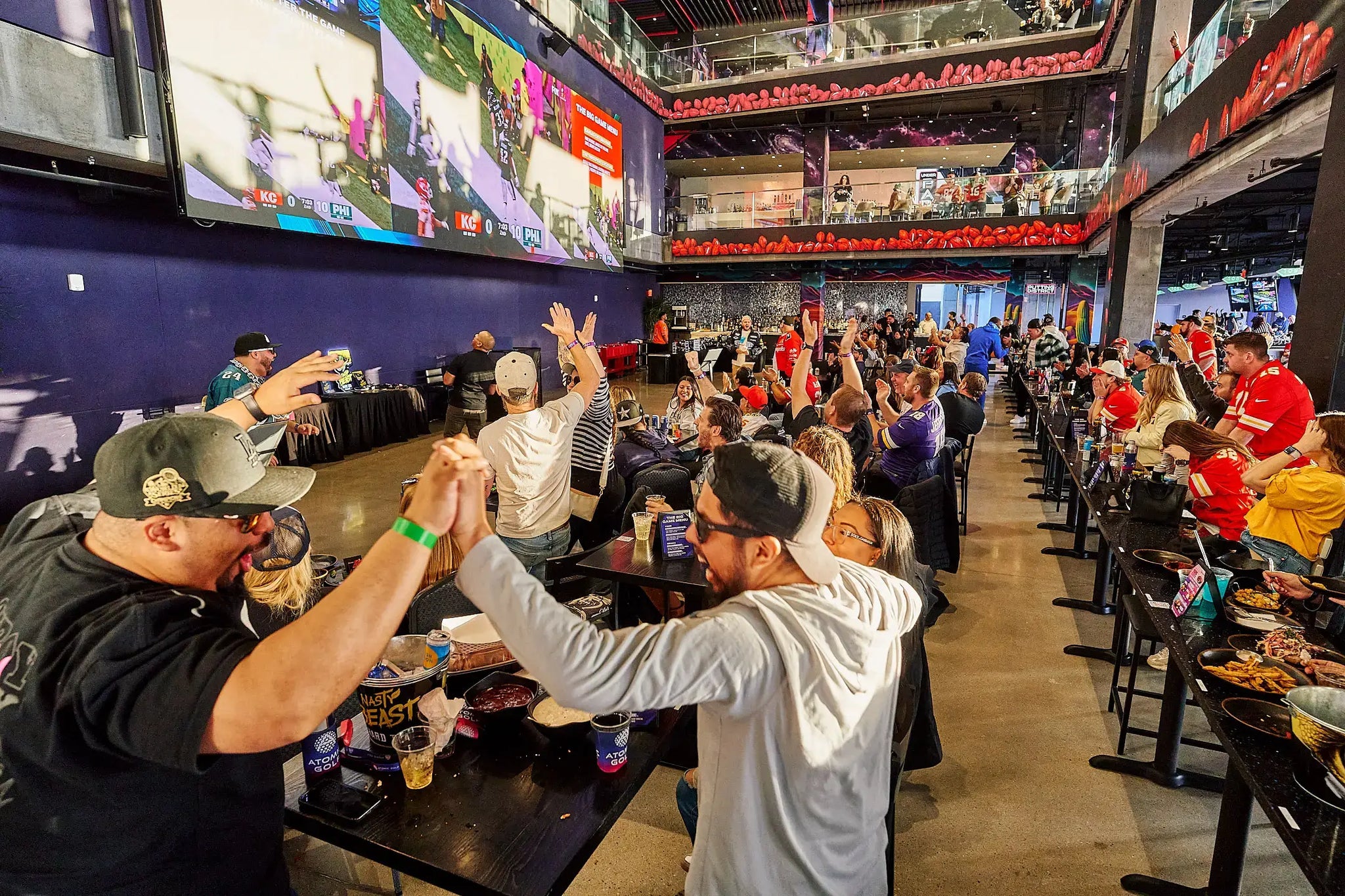 Where to Watch Sports and Play Games Near Flamingo Las Vegas 🎯🏈